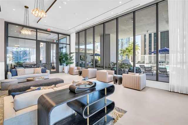 $1,800,000 | 275 1st Avenue South, Unit 2001, St. Petersburg, FL 33701