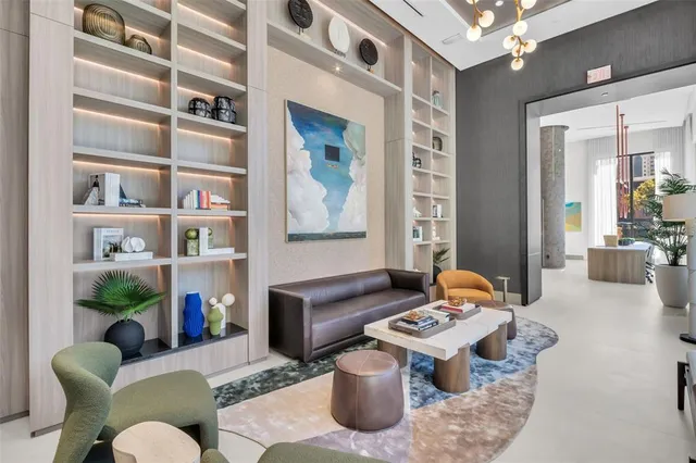 $1,800,000 | 275 1st Avenue South, Unit 2001, St. Petersburg, FL 33701