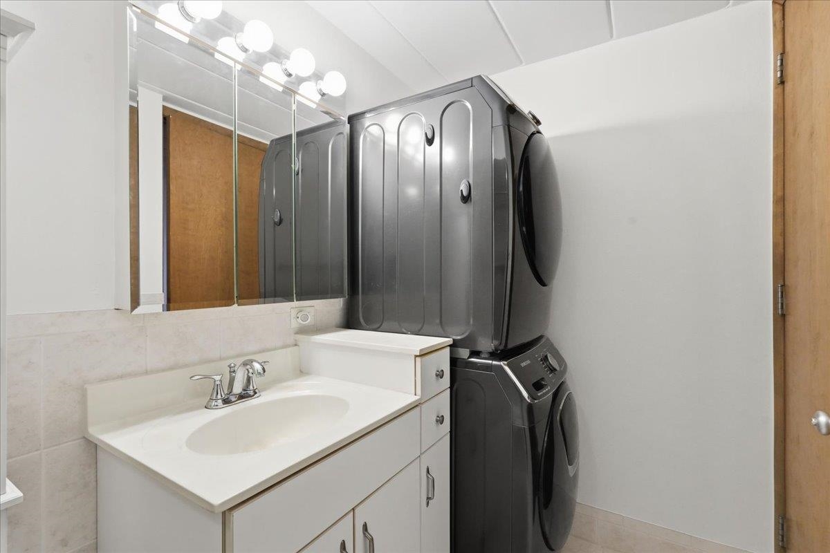 2051 Allen Boulevard, Unit 407 Middleton, WI 53562 - Photo 20 of 26