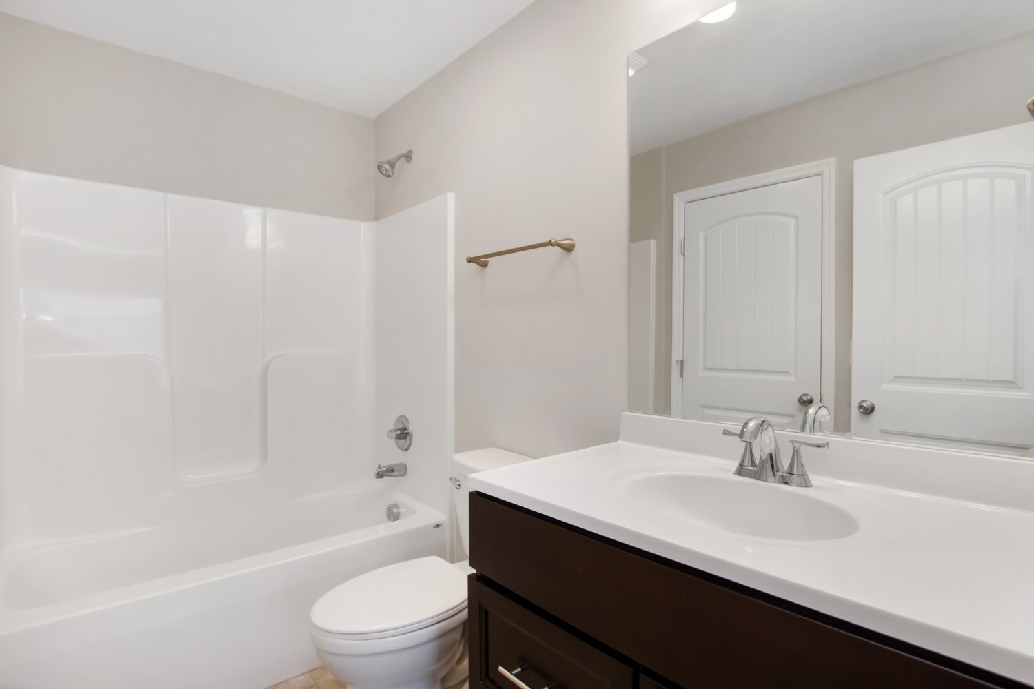 113 Cages Road, Unit 3 Hendersonville, TN 37075 - Photo 24 of 30 a bathroom with a sink a toilet and a bathtub
