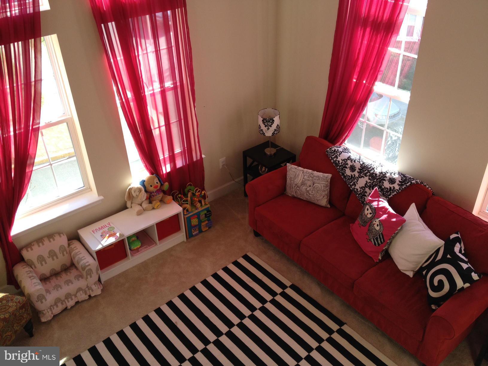 13595 Station Street Germantown, MD 20874 - Photo 11 of 30 Family Room