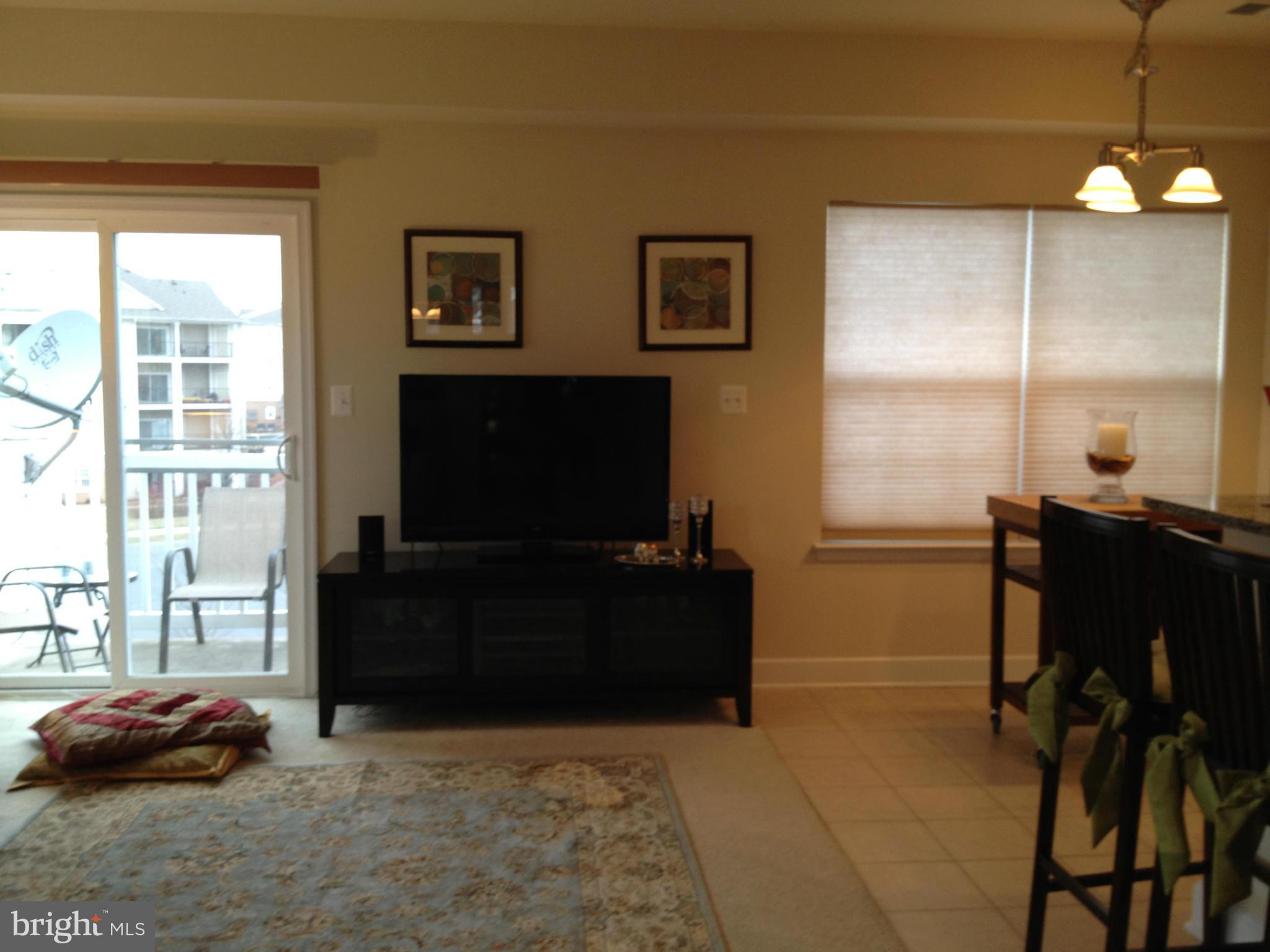 13595 Station Street Germantown, MD 20874 - Photo 7 of 30 Living Room