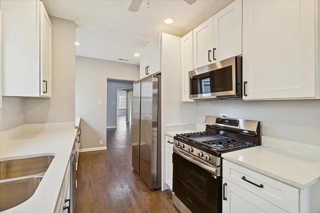 $2,095 | 6224 North Albany Avenue, Unit 3, Chicago, IL 60659