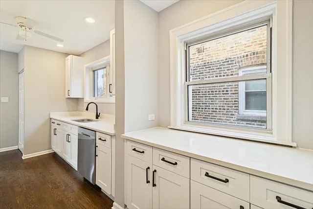 $2,095 | 6224 North Albany Avenue, Unit 3, Chicago, IL 60659