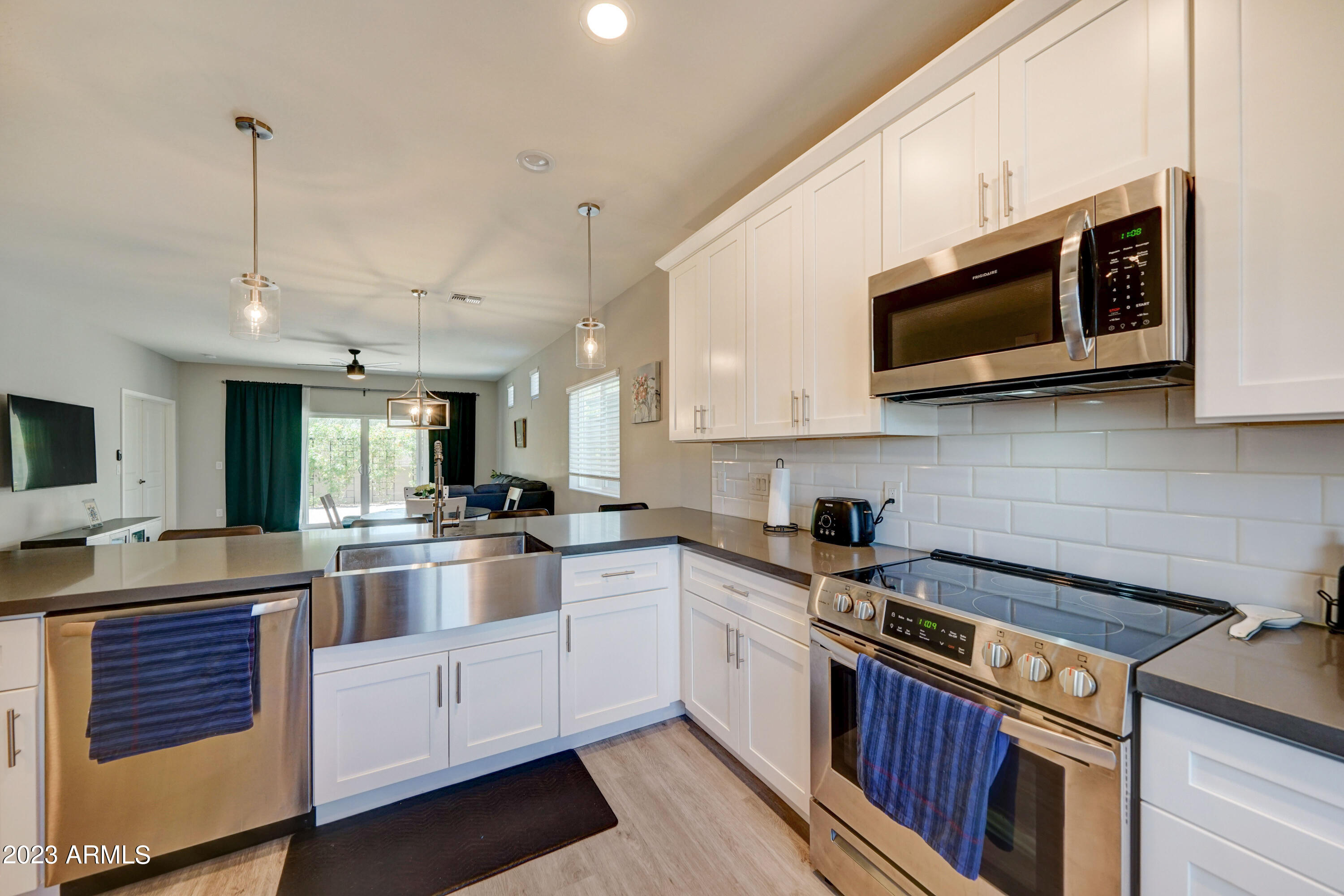 529 W Harwell-10