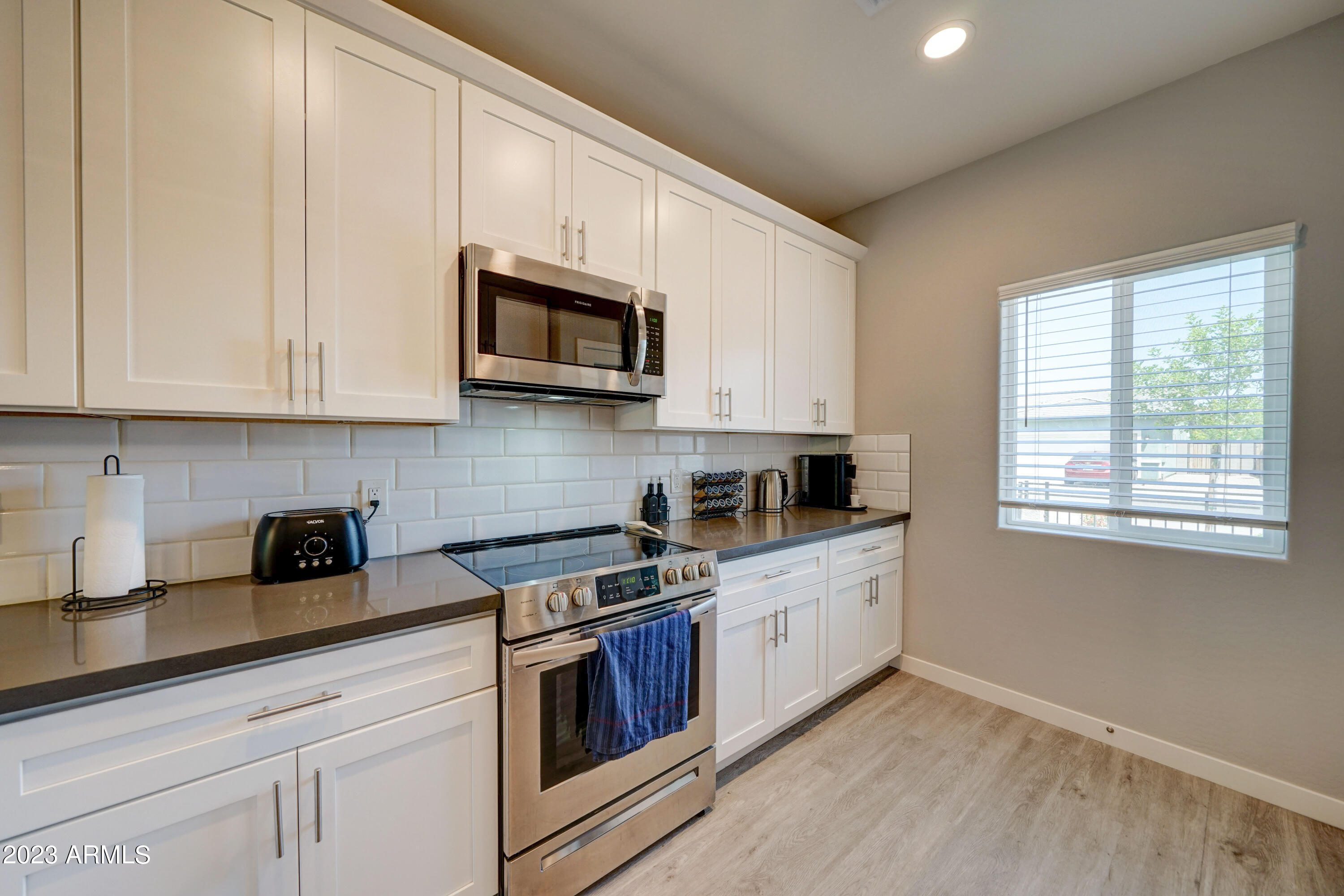 529 W Harwell-11