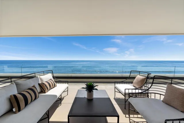 a view of livingroom with furniture