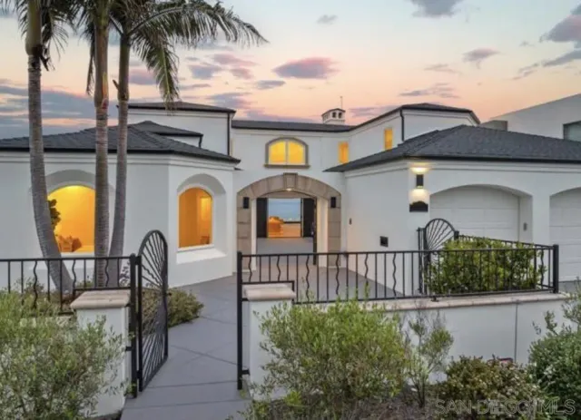 a view of entryway with a front door