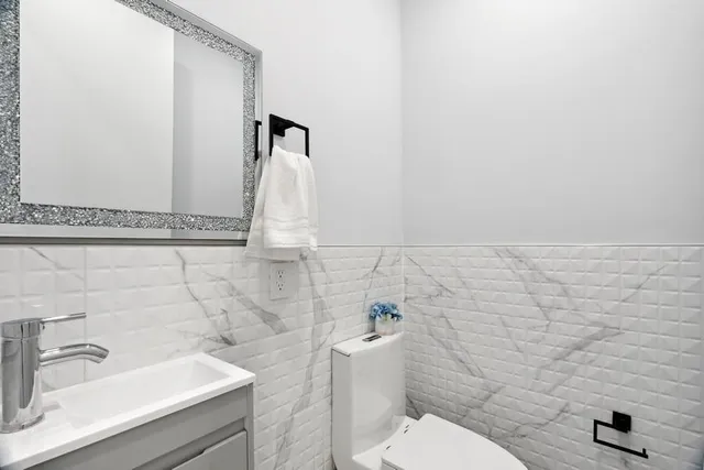 $4,300 | 122 Terrace Avenue, Unit 2, Jersey City, NJ 07307