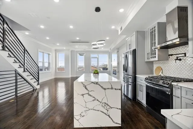 $4,300 | 122 Terrace Avenue, Unit 2, Jersey City, NJ 07307