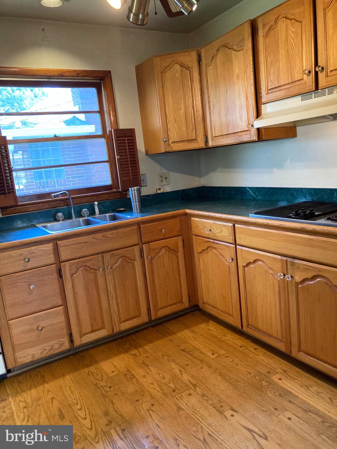1930 Cedar Road Pasadena, MD 21122 - Photo 14 of 27 Plenty of counter and cabinet space