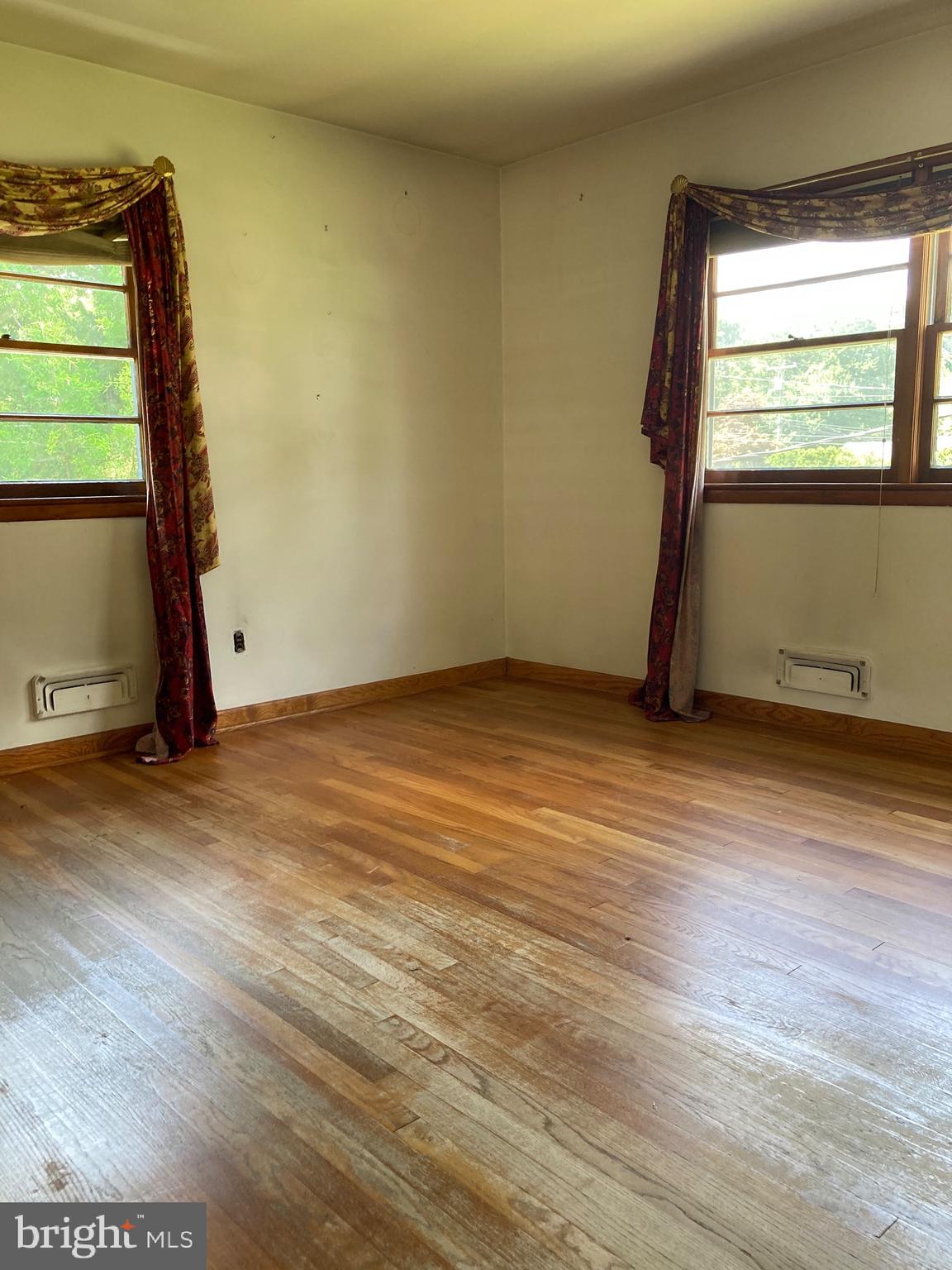 1930 Cedar Road Pasadena, MD 21122 - Photo 22 of 27 Bedroom three