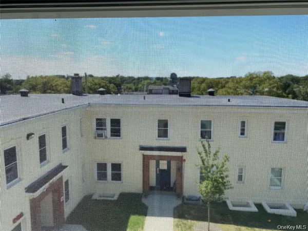 $2,500 | 120 East Central Avenue, Unit A3, Pearl River, NY 10965