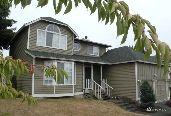 $2,850 | 572 Monroe Avenue Northeast, Renton, WA 98056