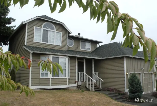 $2,850 | 572 Monroe Avenue Northeast, Renton, WA 98056