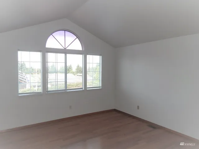 $2,850 | 572 Monroe Avenue Northeast, Renton, WA 98056