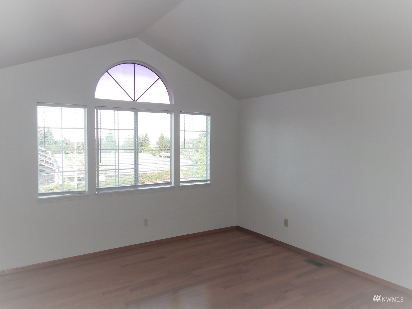 572 Monroe Avenue Northeast Renton, WA 98056 - Photo 12 of 25