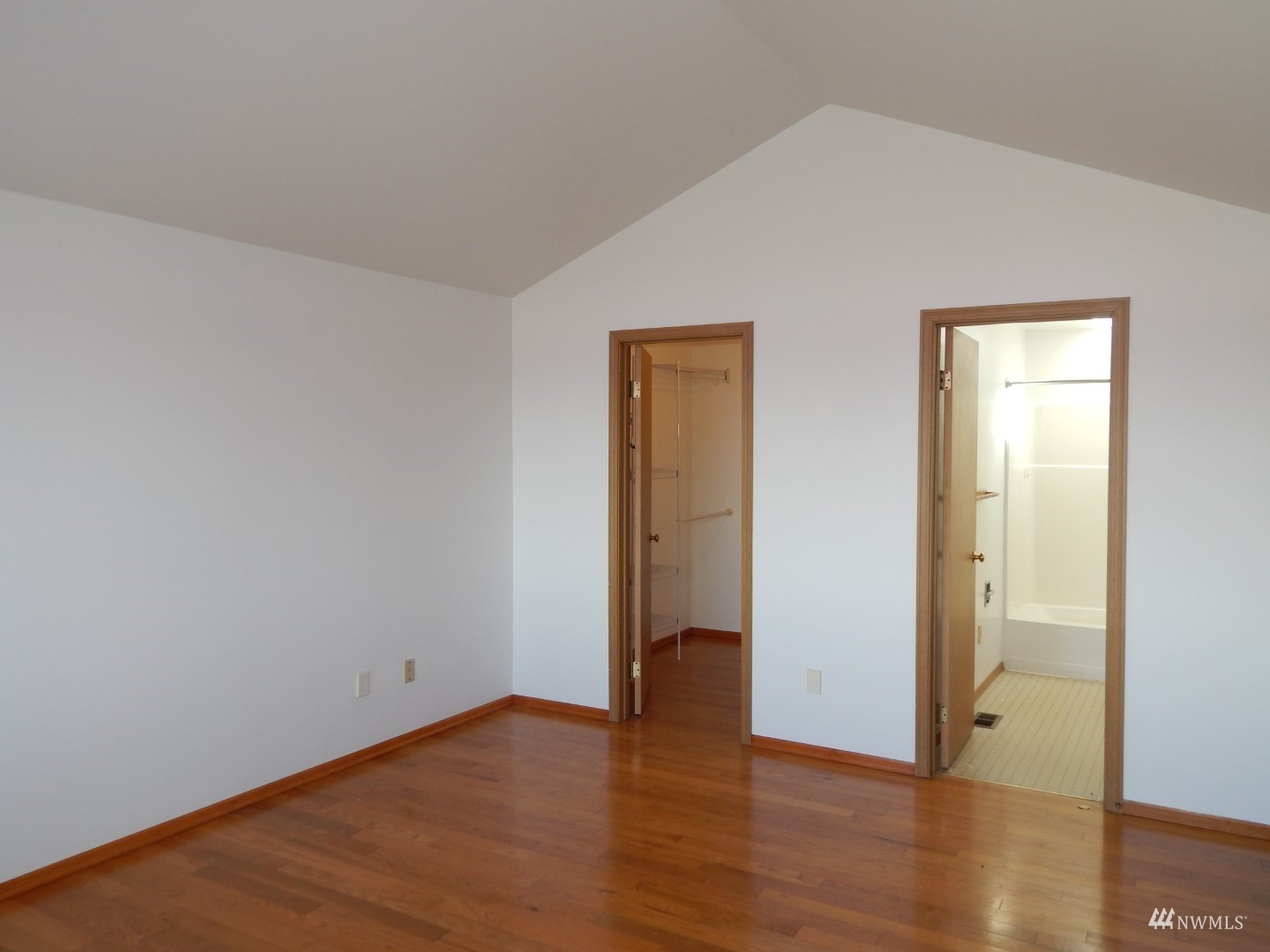 572 Monroe Avenue Northeast Renton, WA 98056 - Photo 13 of 25