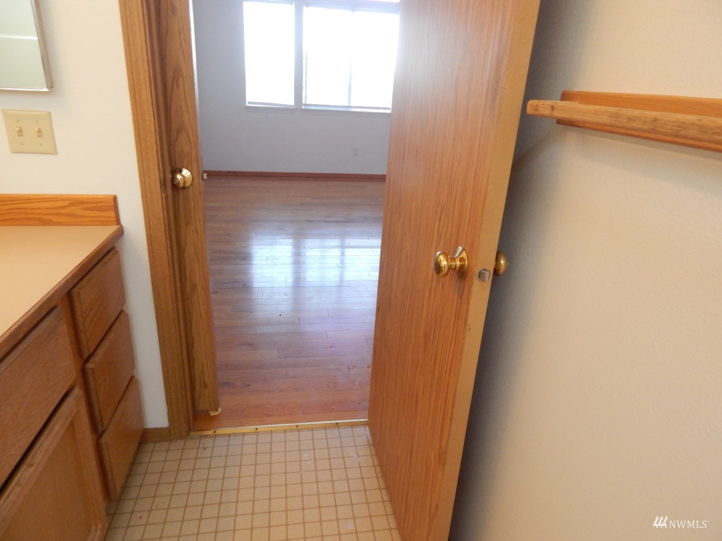 572 Monroe Avenue Northeast Renton, WA 98056 - Photo 16 of 25