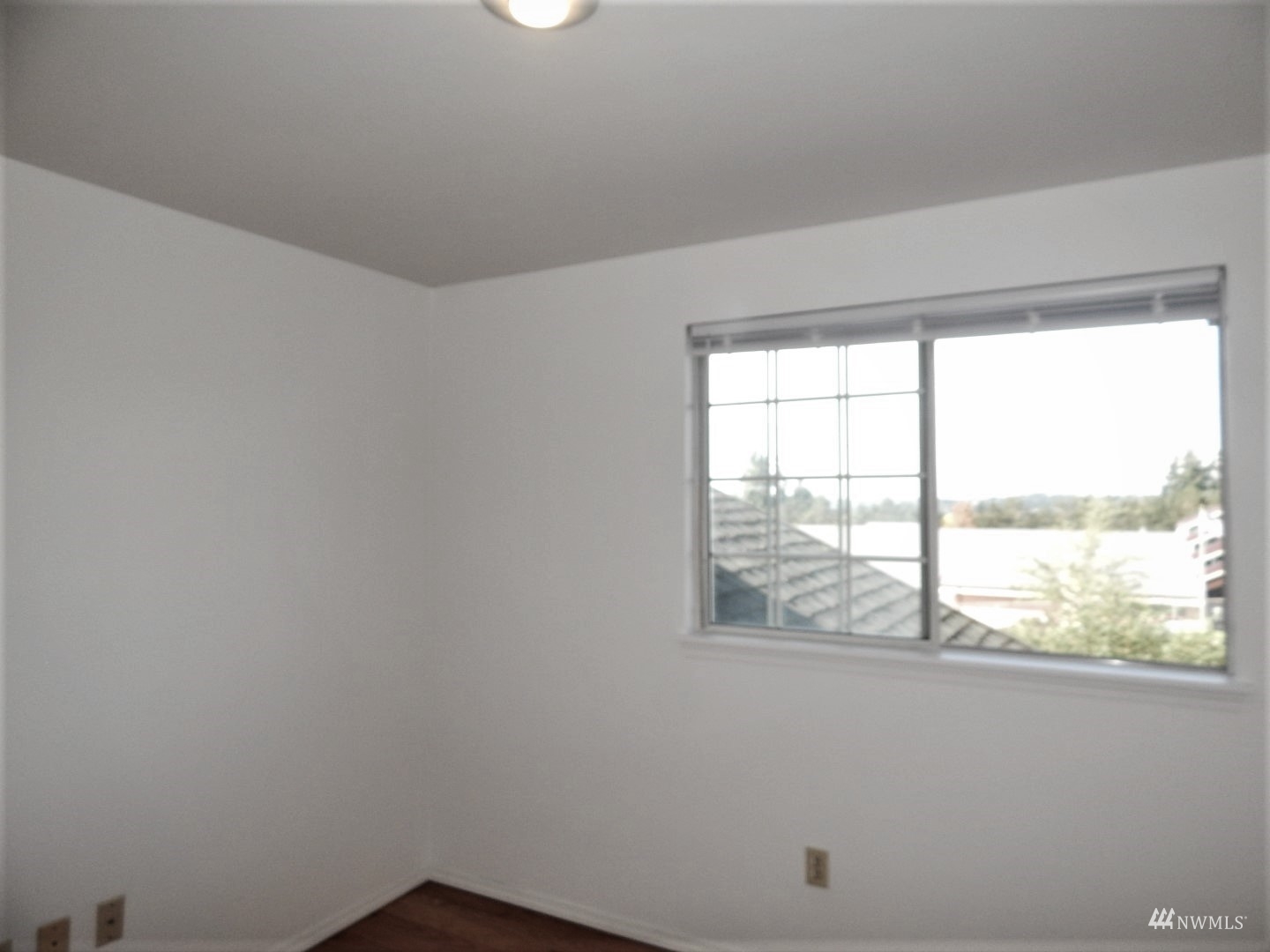 572 Monroe Avenue Northeast Renton, WA 98056 - Photo 20 of 25