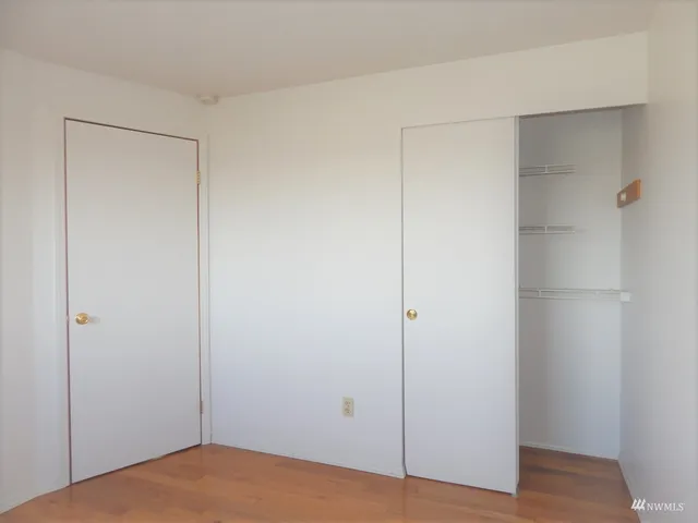 $2,850 | 572 Monroe Avenue Northeast, Renton, WA 98056