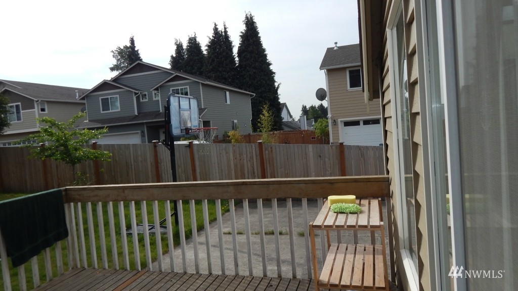 572 Monroe Avenue Northeast Renton, WA 98056 - Photo 22 of 25