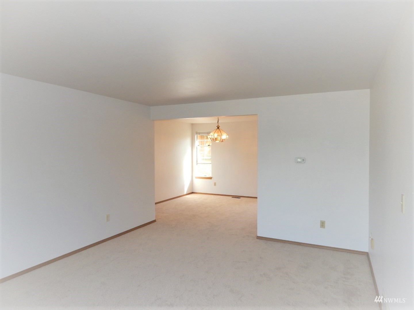 572 Monroe Avenue Northeast Renton, WA 98056 - Photo 4 of 25