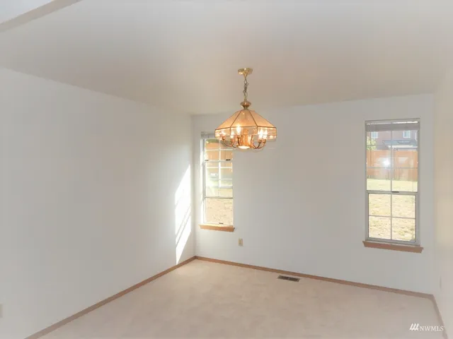 $2,850 | 572 Monroe Avenue Northeast, Renton, WA 98056