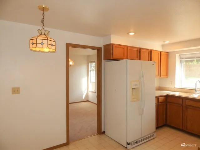 $2,850 | 572 Monroe Avenue Northeast, Renton, WA 98056