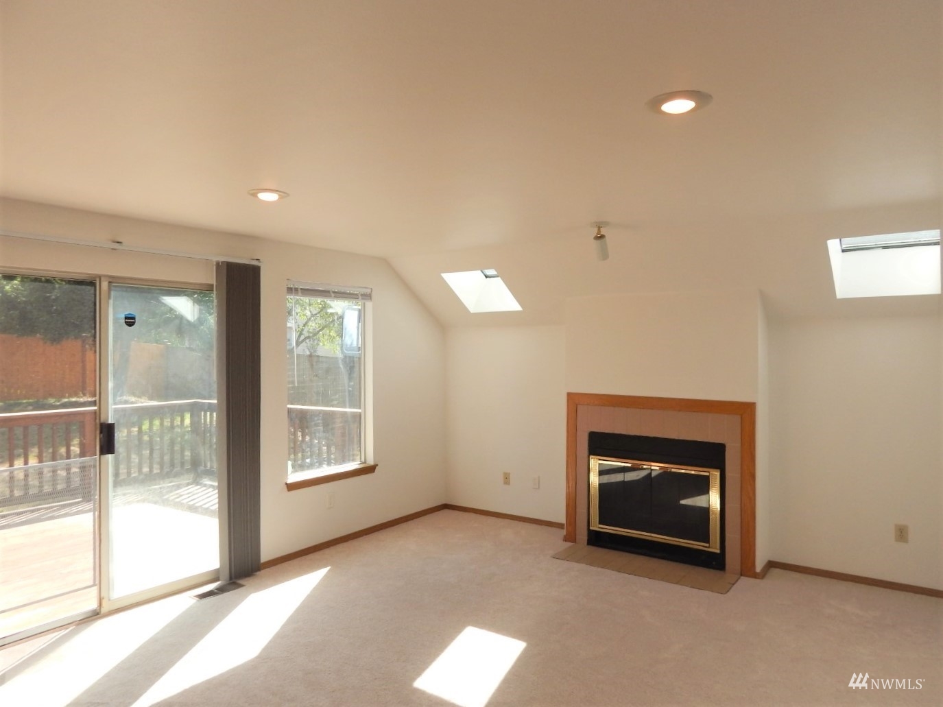 572 Monroe Avenue Northeast Renton, WA 98056 - Photo 8 of 25