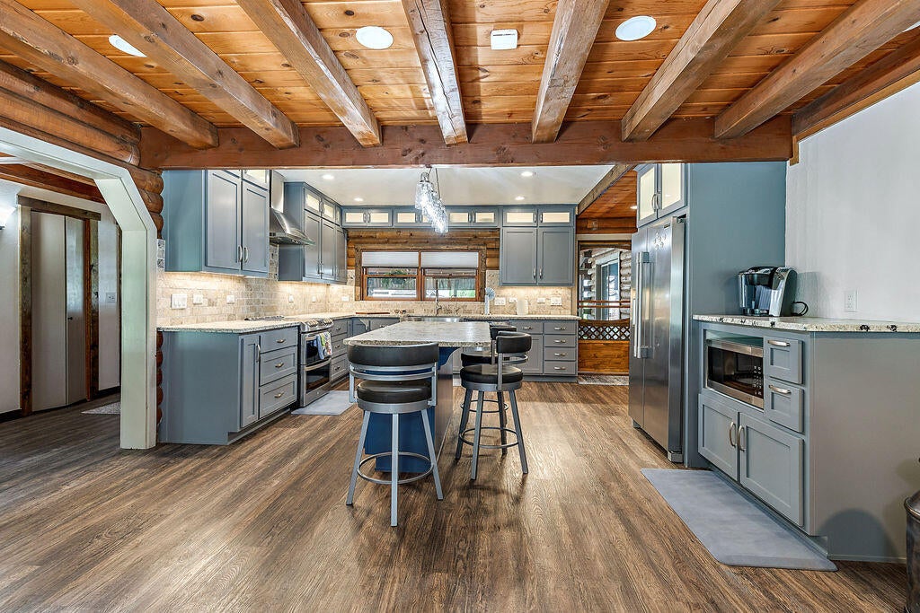 900 Hamilton Road Jacksonville, OR 97530 - Photo 8 of 159 9