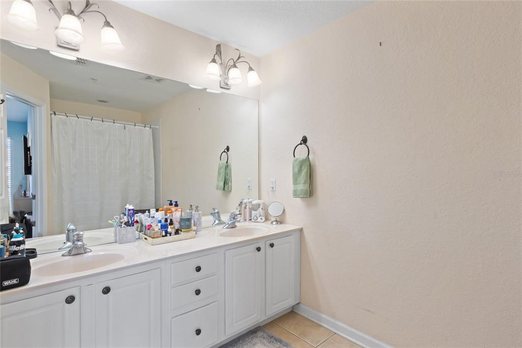 6435 Ranelagh Drive, Unit 104 Orlando, FL 32835 - Photo 19 of 36 a bathroom with a sink vanity and mirror