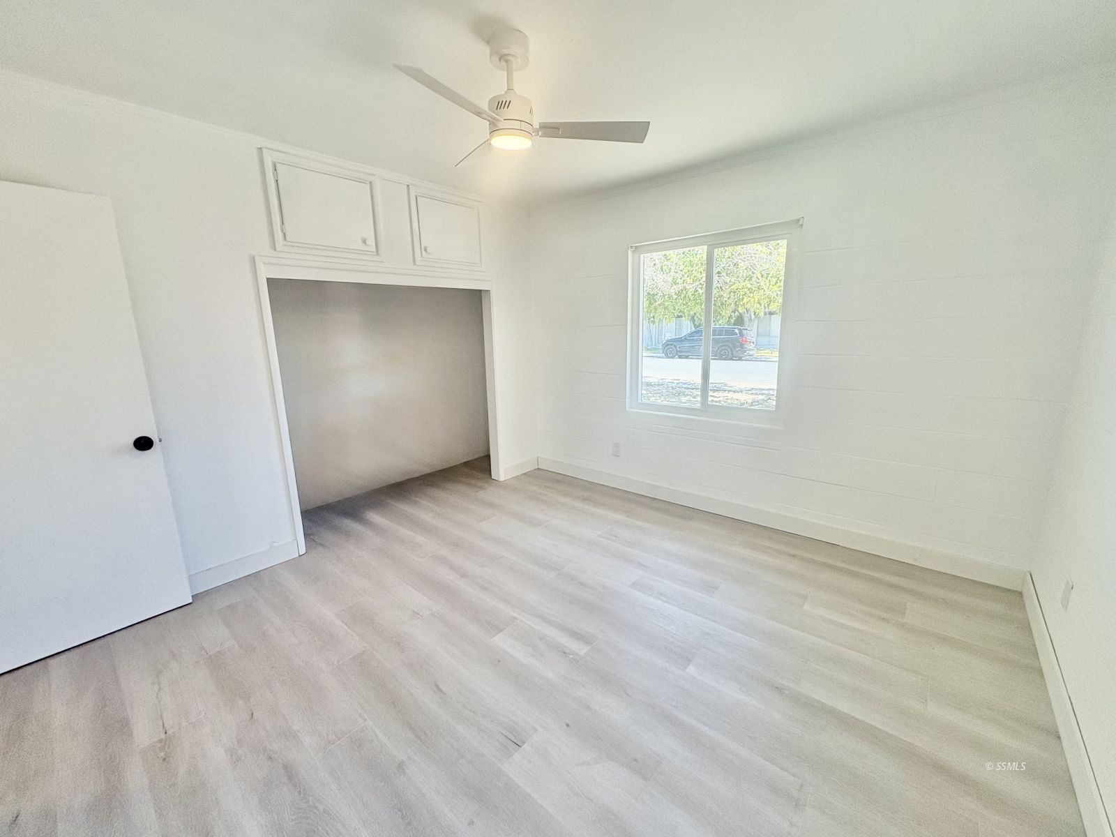729 North Sanders Street Ridgecrest, CA 93555 - Photo 11 of 17 a view of an empty room with a window