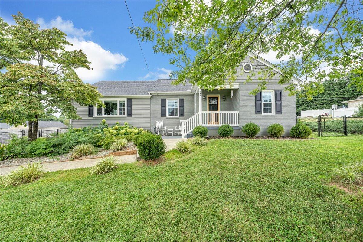 423 Turner Road Salem, VA 24153 - Photo 5 of 67 a front view of house with yard and green space