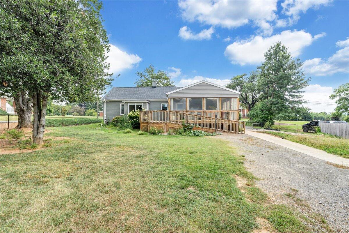 423 Turner Road Salem, VA 24153 - Photo 59 of 67 a front view of a house with a yard