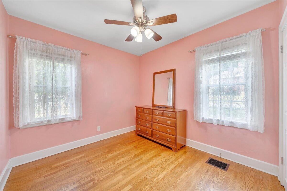 423 Turner Road Salem, VA 24153 - Photo 6 of 67 an empty room with windows and closet