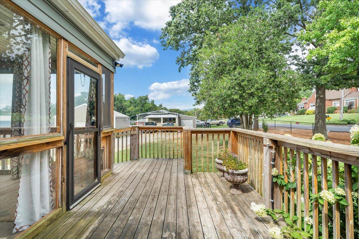 423 Turner Road Salem, VA 24153 - Photo 65 of 67 a view of balcony with wooden floor and fence