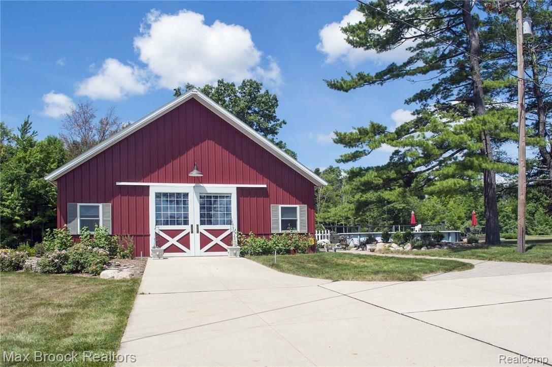 2592 Hadley Road Lapeer, MI 48446 - Photo 3 of 68 36.jpg