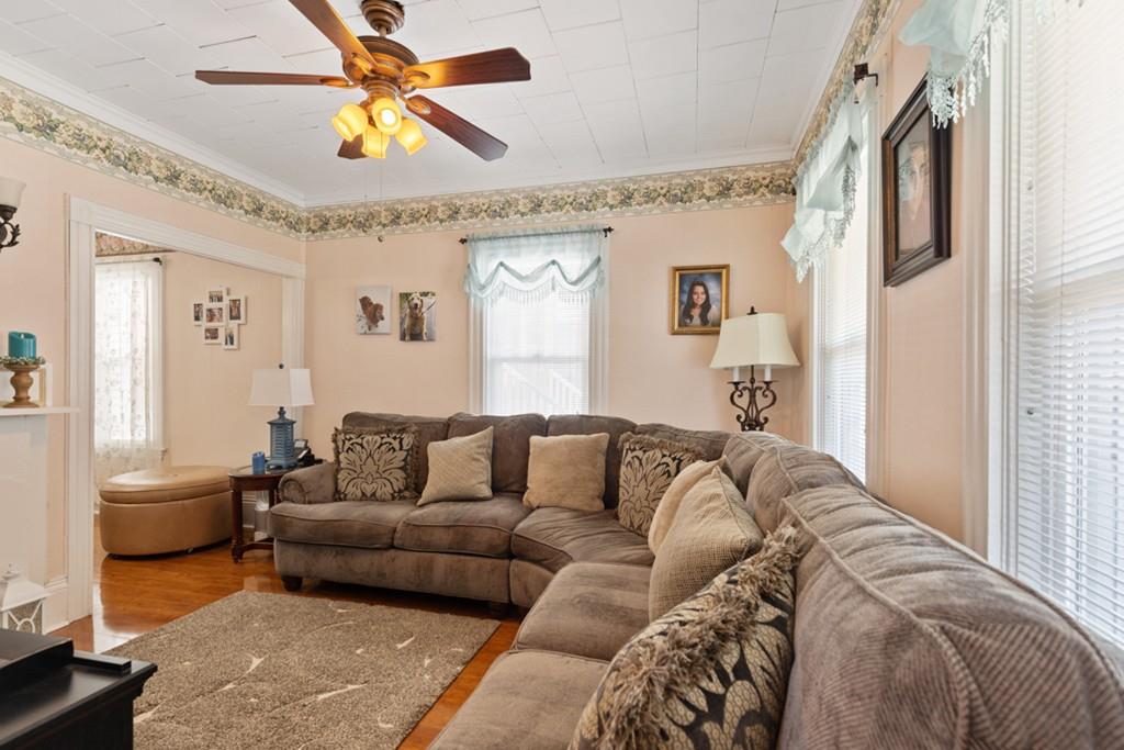 37 Alpine Street Somerville, MA 02144 - Photo 7 of 31 a living room with a couch