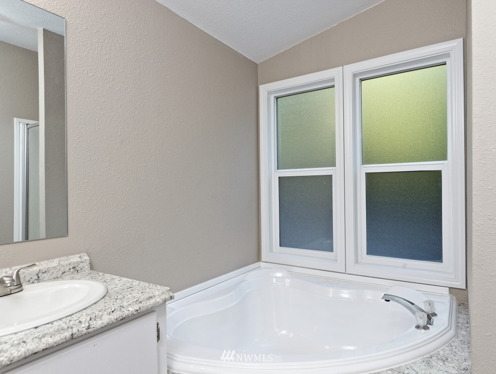 574 Southwest Wycoff Road Port Orchard, WA 98367 - Photo 9 of 25 Gallery Image 9