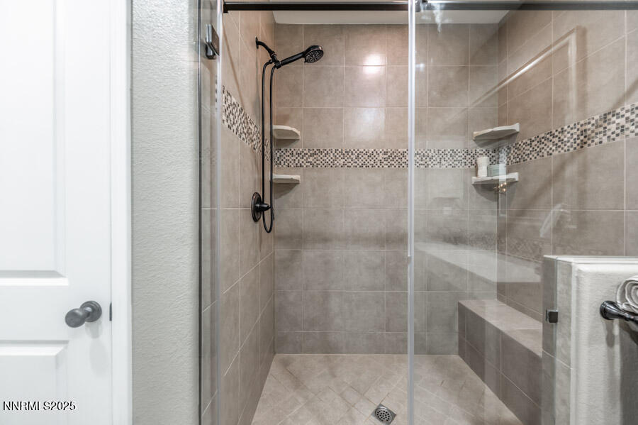 2295 Maximus Lane Reno, NV 89521 - Photo 21 of 62 a bathroom with a shower