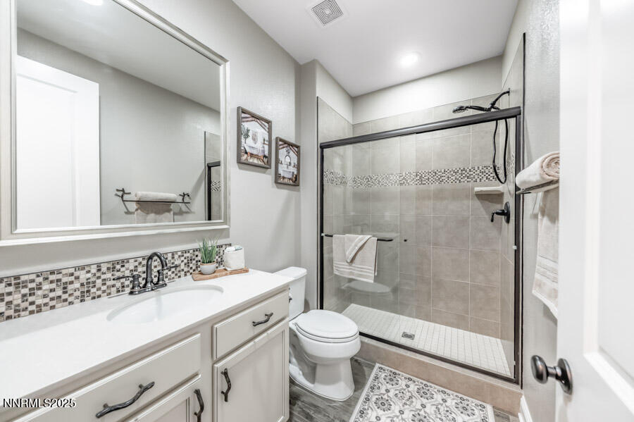 2295 Maximus Lane Reno, NV 89521 - Photo 24 of 62 a bathroom with a toilet a sink and a shower