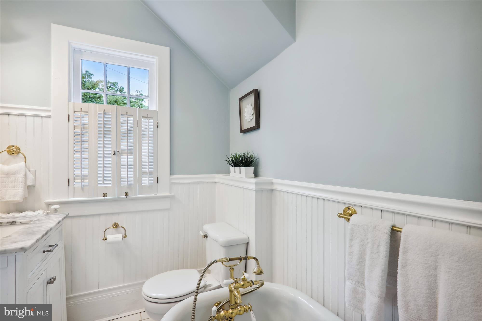 9515 Old Georgetown Road Bethesda, MD 20814 - Photo 11 of 48 Bath