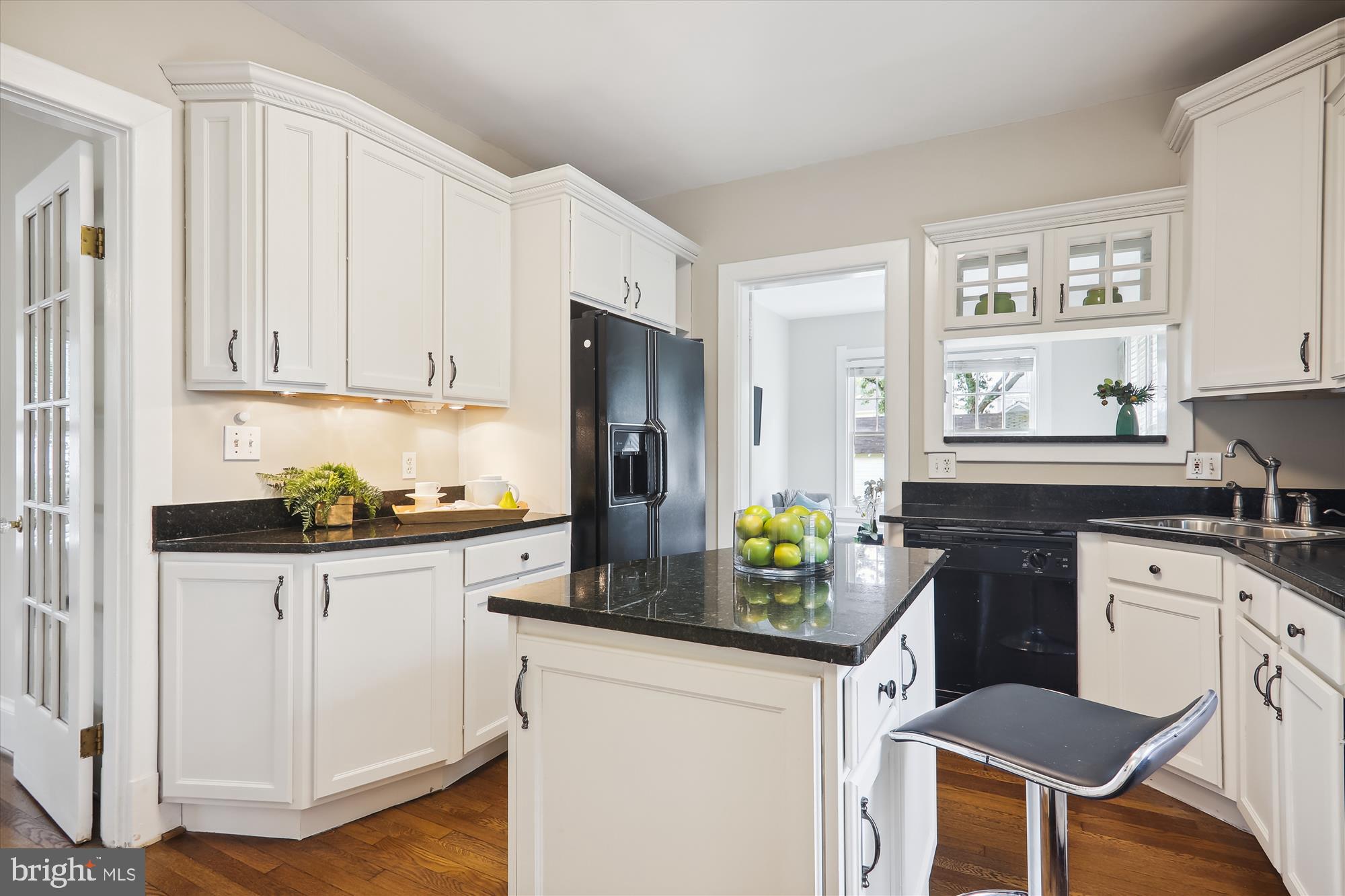9515 Old Georgetown Road Bethesda, MD 20814 - Photo 8 of 48 Kitchen