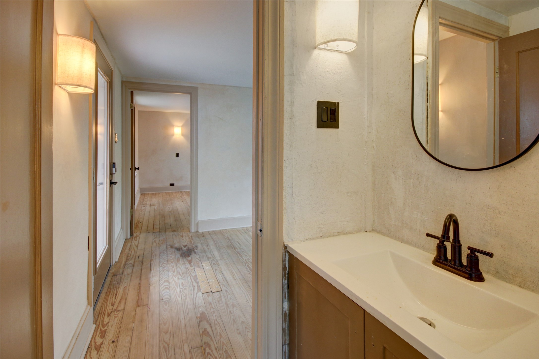 239 Westheimer Road Houston, TX 77006 - Photo 48 of 50 SECOND FLOOR APT: