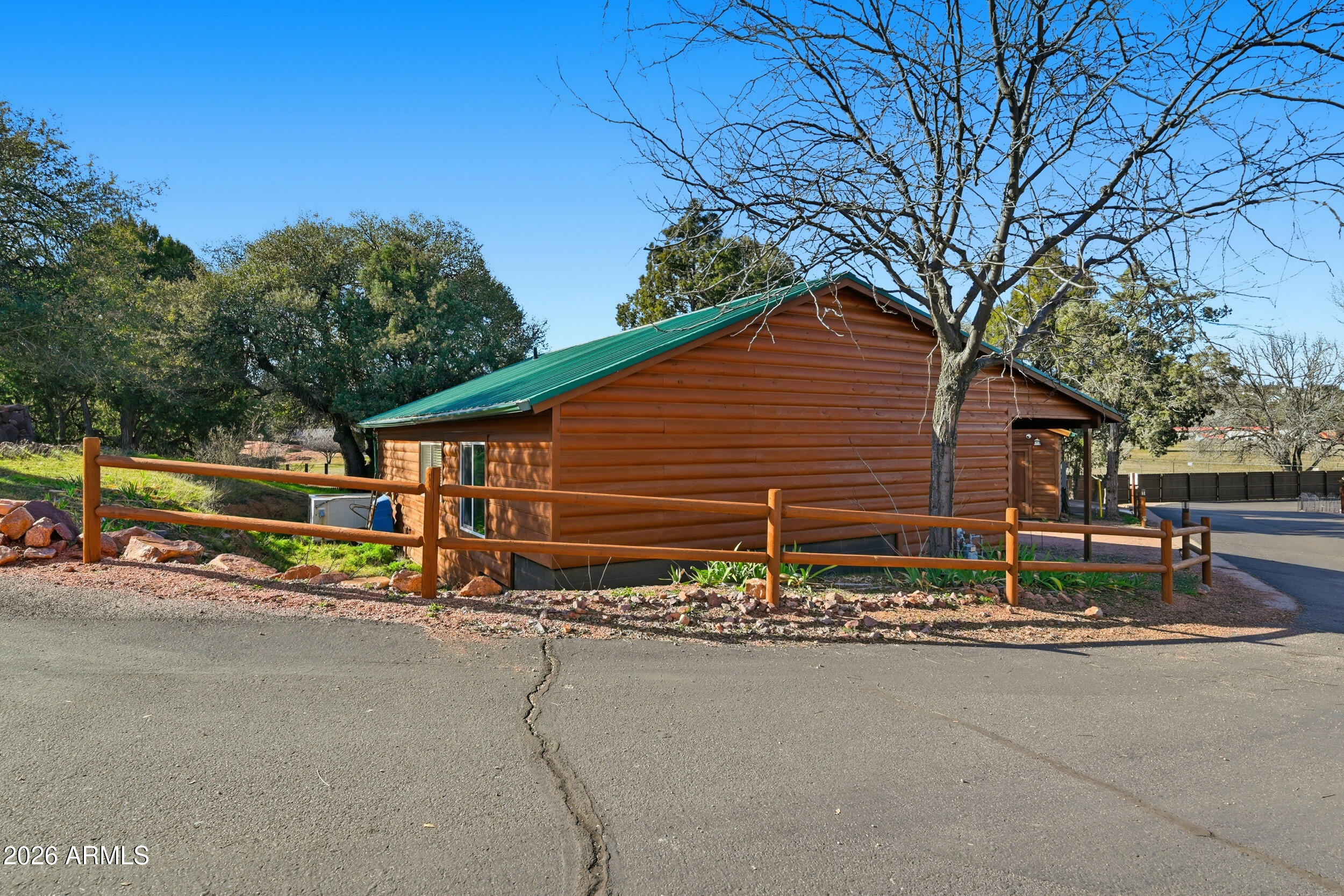 3933 Highway 260, Unit SP 256 Star Valley, AZ 85541 - Photo 18 of 28 a backyard of a house with table and chairs and a large tree