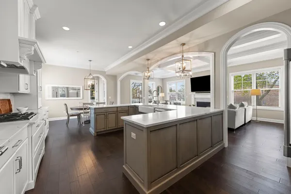 $1,649,000 | 359 Hawthorne Boulevard, Glen Ellyn, IL 60137