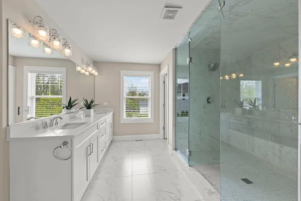 $1,649,000 | 359 Hawthorne Boulevard, Glen Ellyn, IL 60137