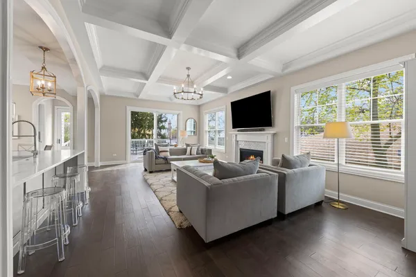 $1,649,000 | 359 Hawthorne Boulevard, Glen Ellyn, IL 60137