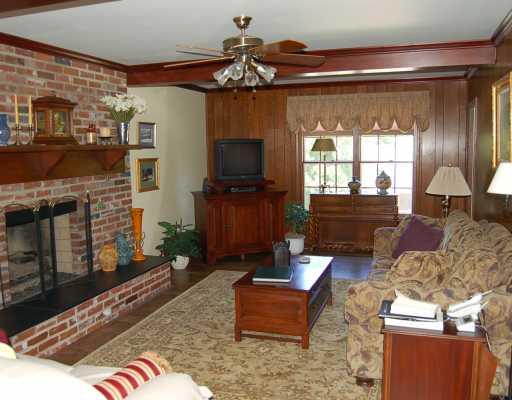 564 Harrogate Road Upper St. Clair, PA 15241 - Photo 8 of 17 Den/Family/Great Room.